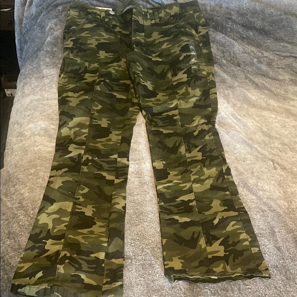Rue 21 Camouflage Cargo Pants